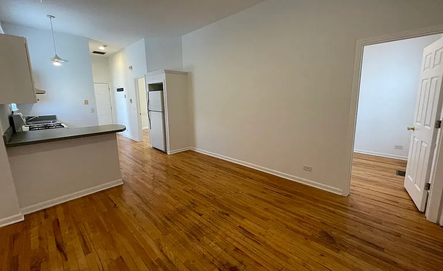 2 bed, 1.0 bath, 750 sqft, $2,100 — Photo 2