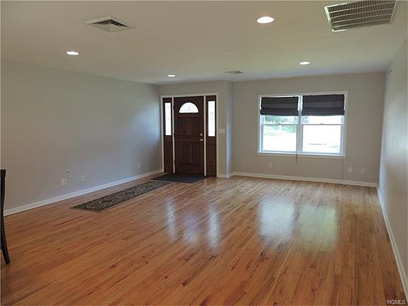 3rd image of 105 Lake Region Blvd