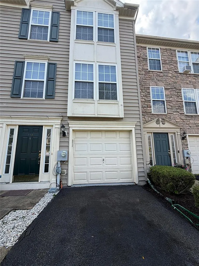 3 bed, 2.0 bath, 1358 sqft, $2,700 — Photo 1