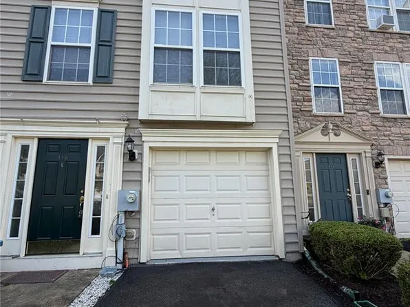 118 Knollwood Dr, Easton, PA 18042