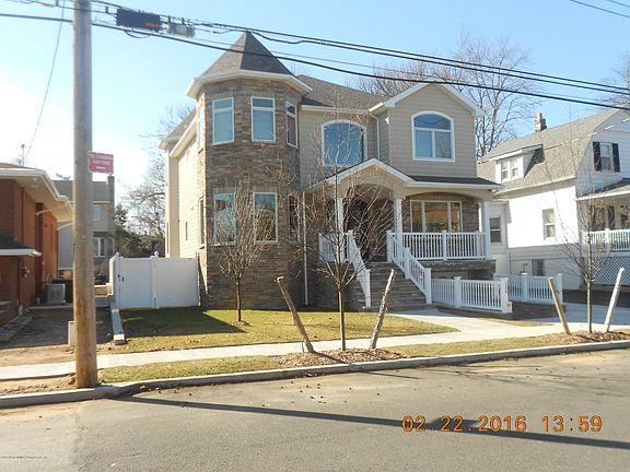 2nd image of 124 Bedell Ave