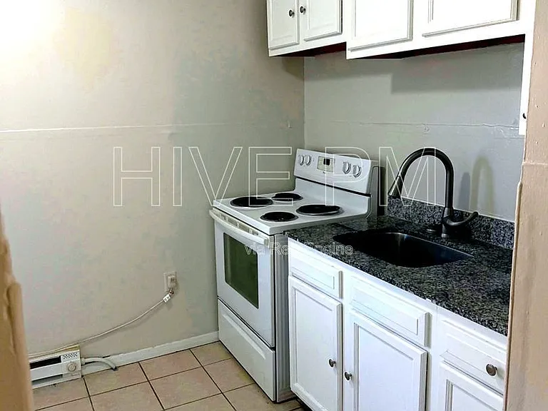2108 Auburn Ave #4 — Photo 4