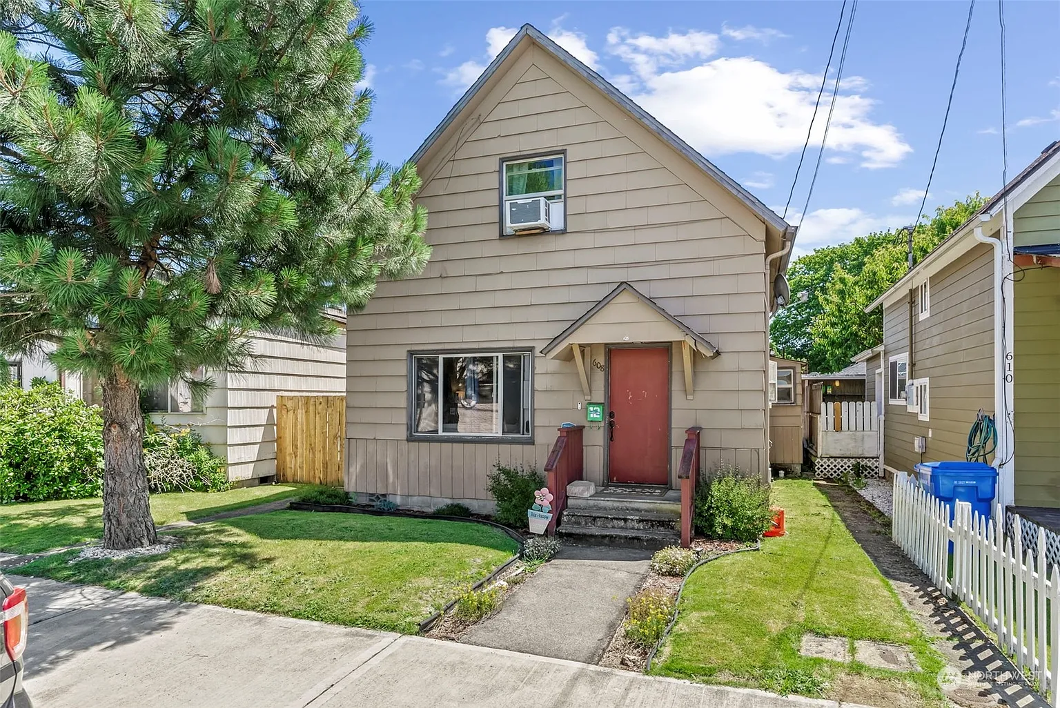 608 S Pacific photo 1