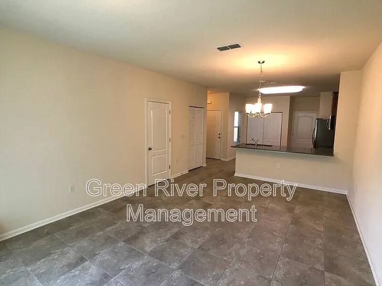 617 Servia Dr — Photo 7