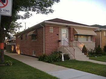1st image of 5658 W Montrose Ave