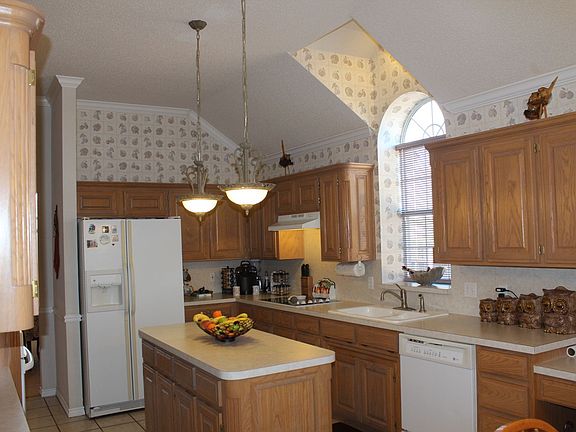 3rd image of 3022 Whitehall Ln