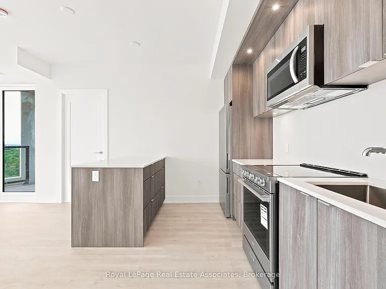 25 Cordova Ave #1812 — Photo 2
