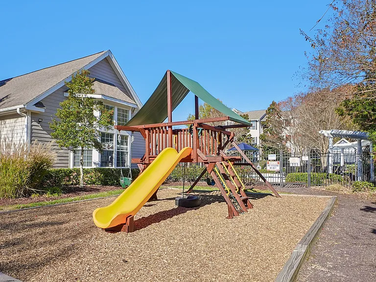 The Berkeley At Southpoint — Photo 28