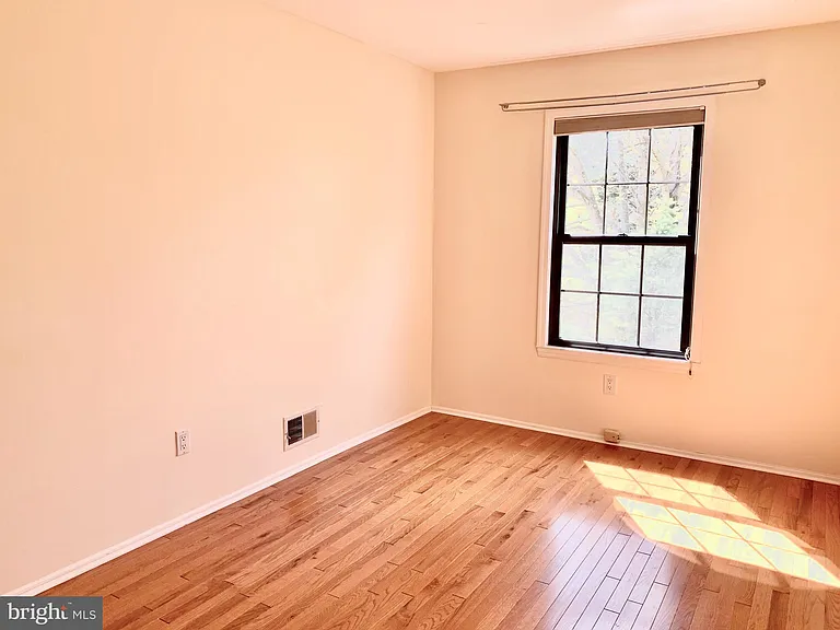 305 Marten Rd — Photo 16