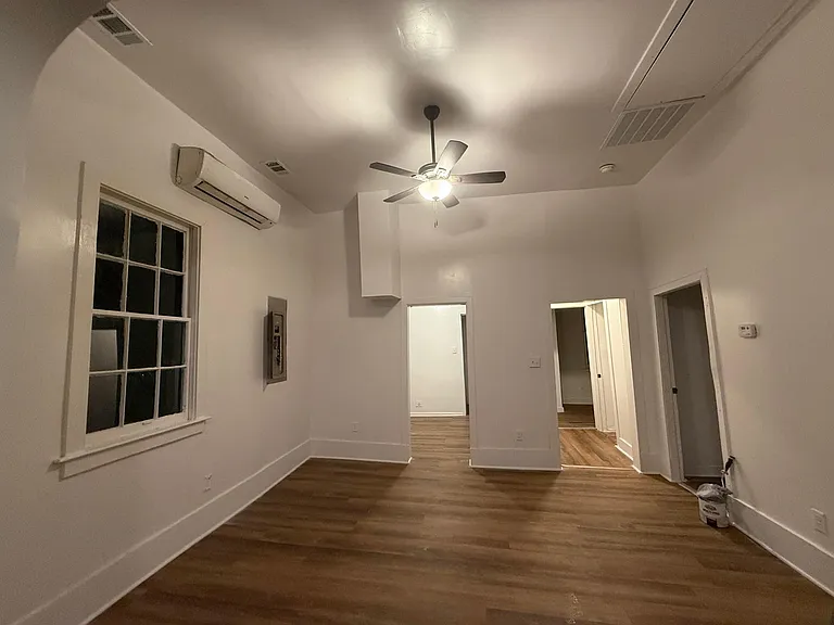 827 E 38th St — Photo 3
