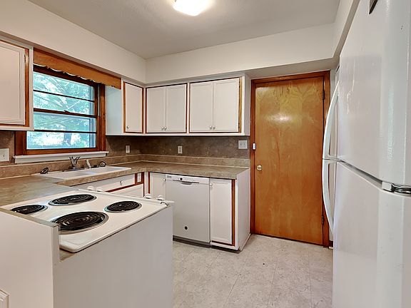 5th image of 541 Lakeview Dr