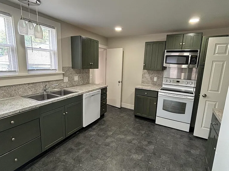 213 W Church St #A — Photo 7