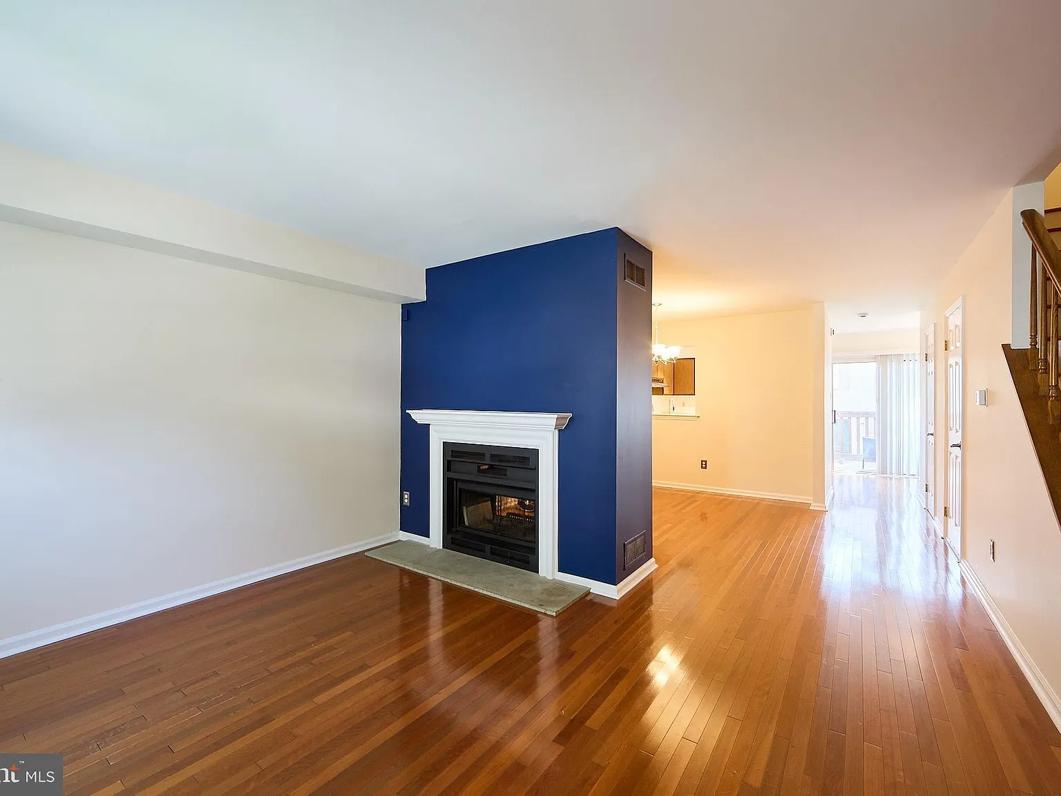 3 bed, 1.5 bath, 1930 sqft, $2,700 — Photo 3
