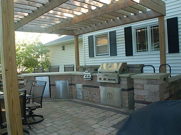2nd image of 813 7th St SE