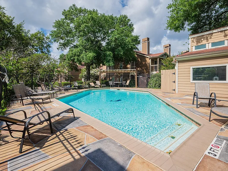 1860 White Oak Dr #242 — Photo 32