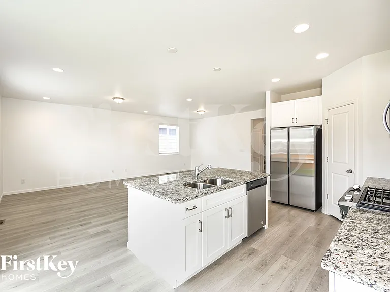 14693 Normande Dr — Photo 4