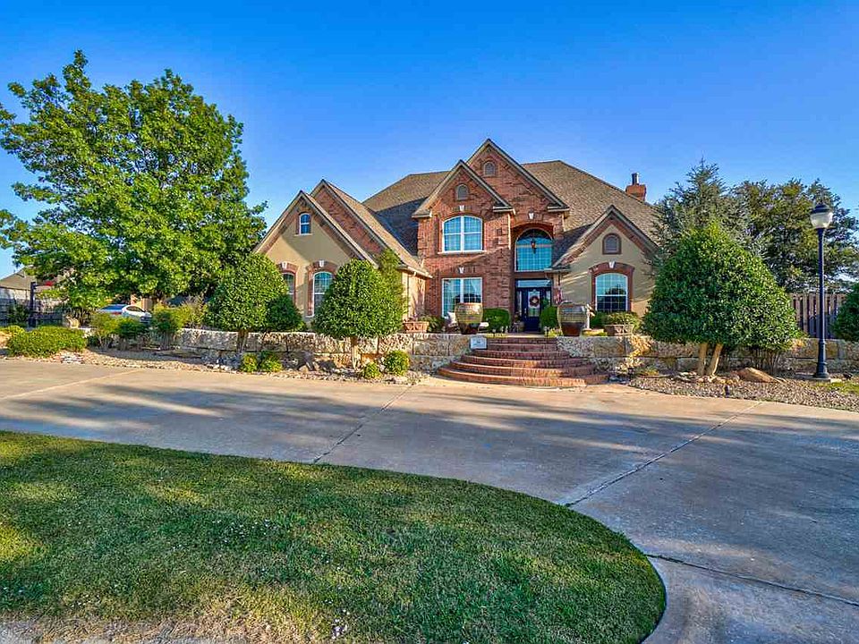 1st image of 26 NW Heatherstone Dr