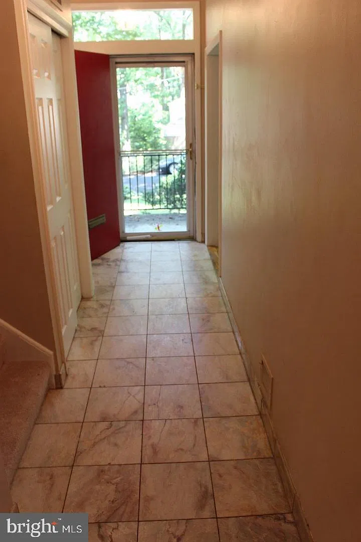 5 bed, 3.0 bath, 1643 sqft, $4,000 — Photo 2