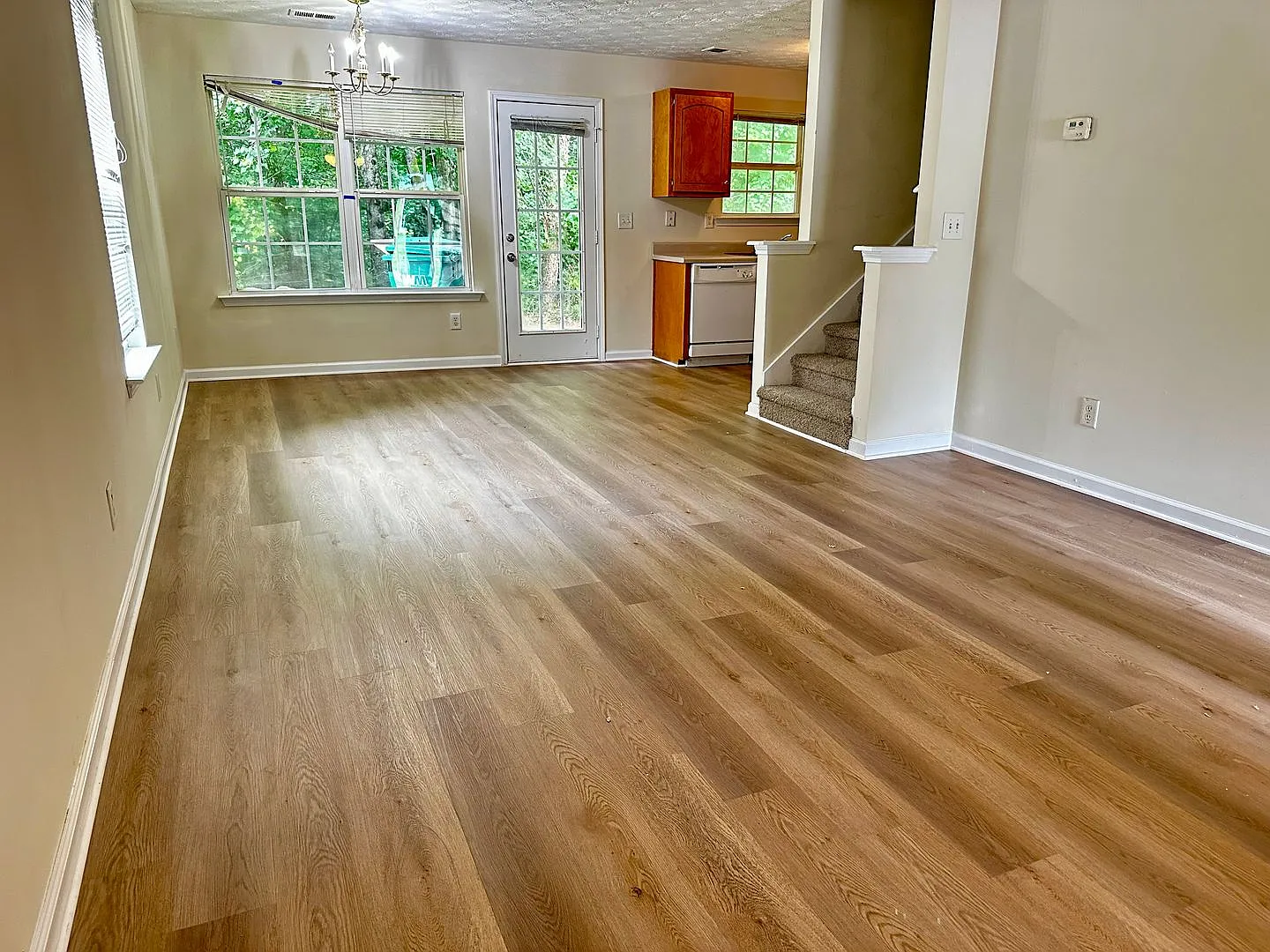 4 bedrooms 2.5 baths home in Locust Grove — Photo 2
