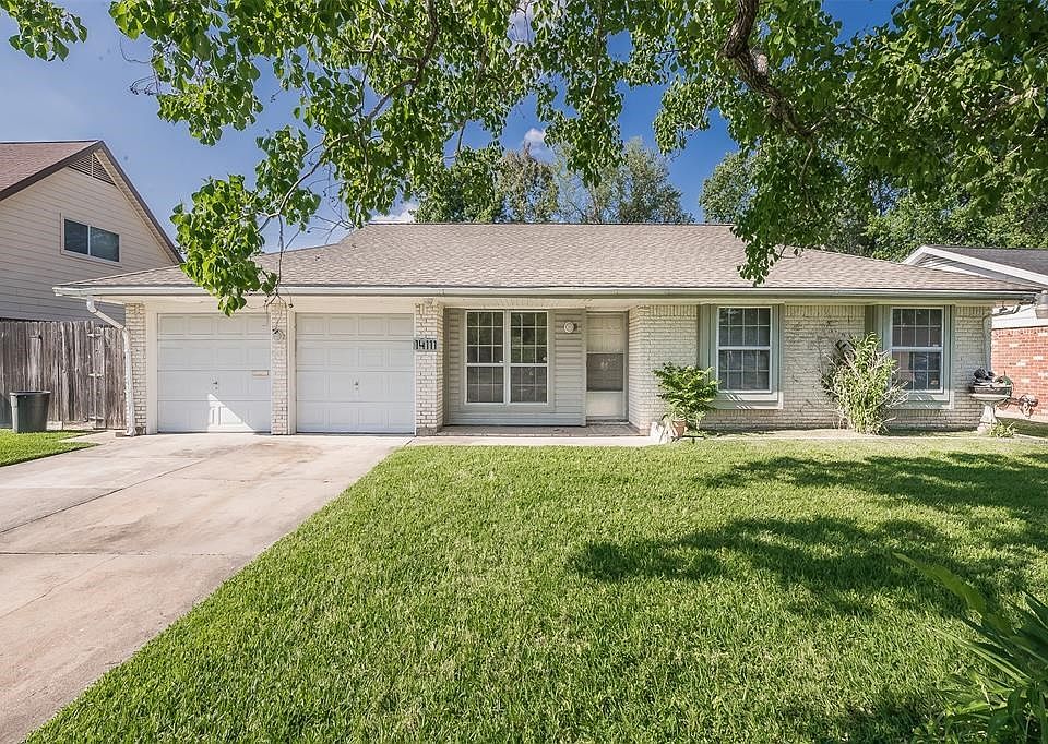 Welcome Home! This beautiful home is only 20 minutes away from downtown. Even though is not far from down town it provides a nice and quiet place to call home.