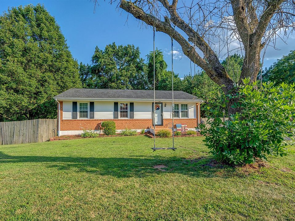 1st image of 142 Lenox Cir