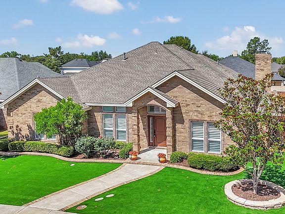3rd image of 203 Skywood Cir