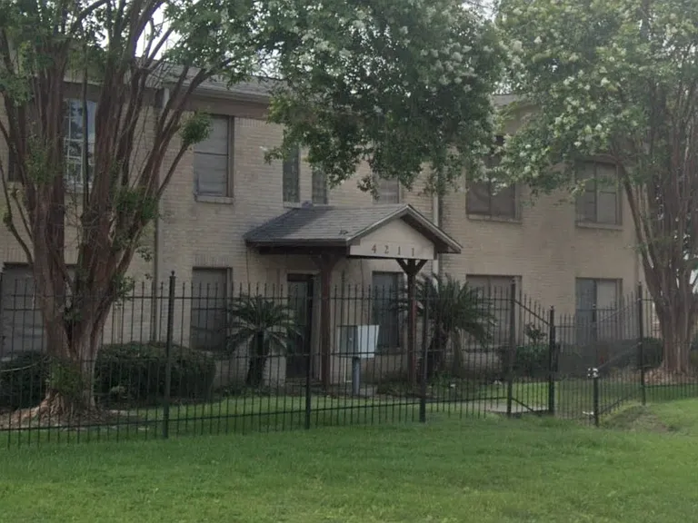 4211 Chartres St #6 — Photo 1