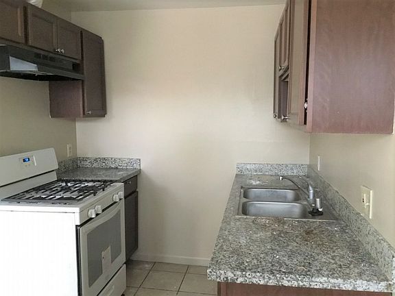 4th image of 400 W Lockeford St APT 5