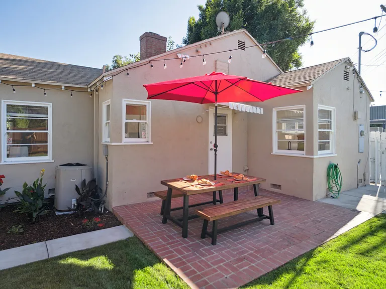 311 Irving Ave — Photo 11