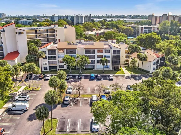 2306 S Cypress Bend Drive #416, Pompano Beach, FL 33069