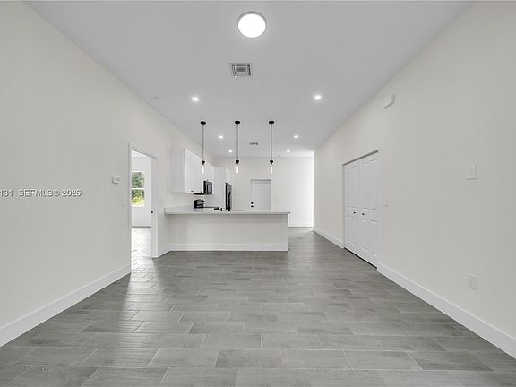 3rd image of 707 Randall Ave
