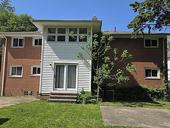 3rd image of 1703 Carlton Rd