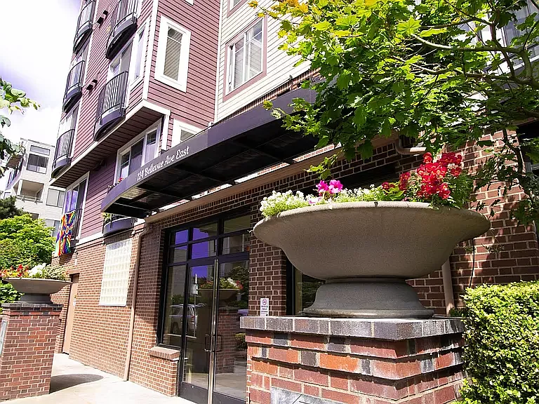 124 Bellevue Ave E #200 — Photo 15