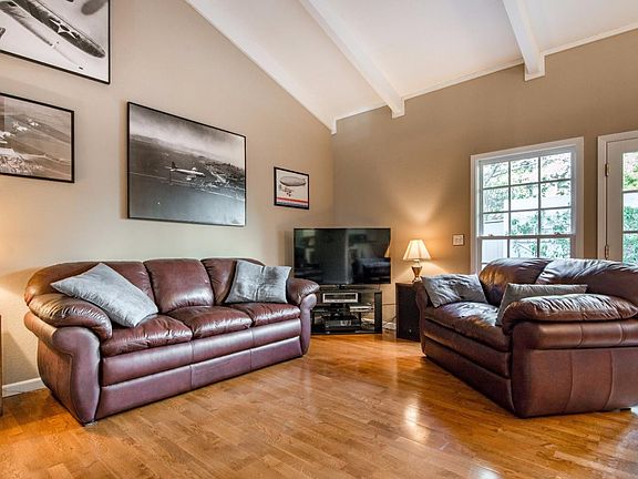 3rd image of 19203 Vineyard Ln