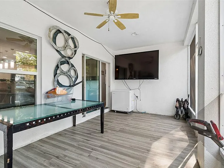 13046 Linden Dr — Photo 17