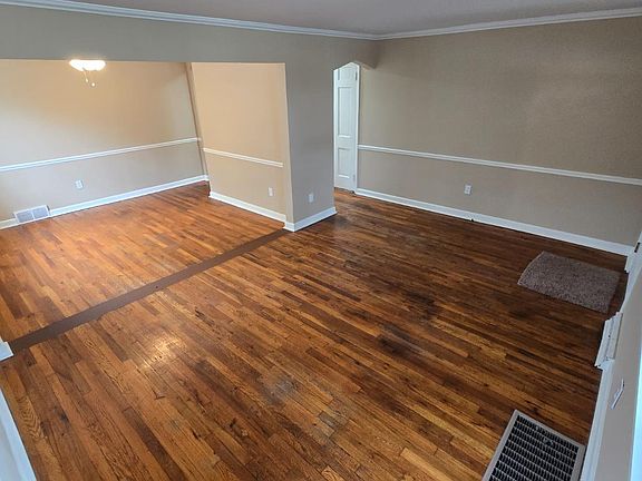 3rd image of 8468 Plainfield Rd