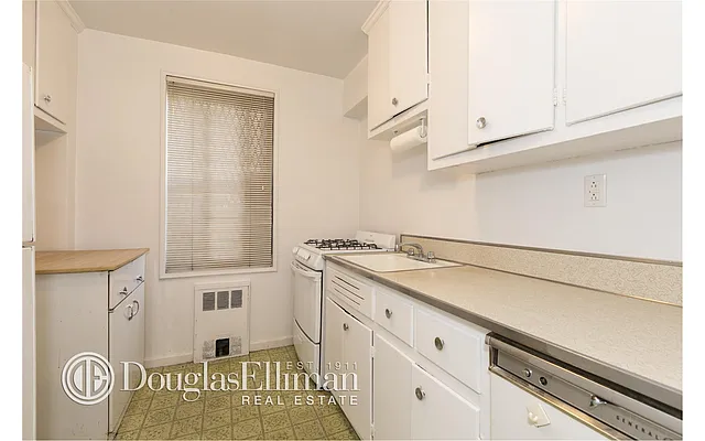 Sold by Douglas Elliman | media 33