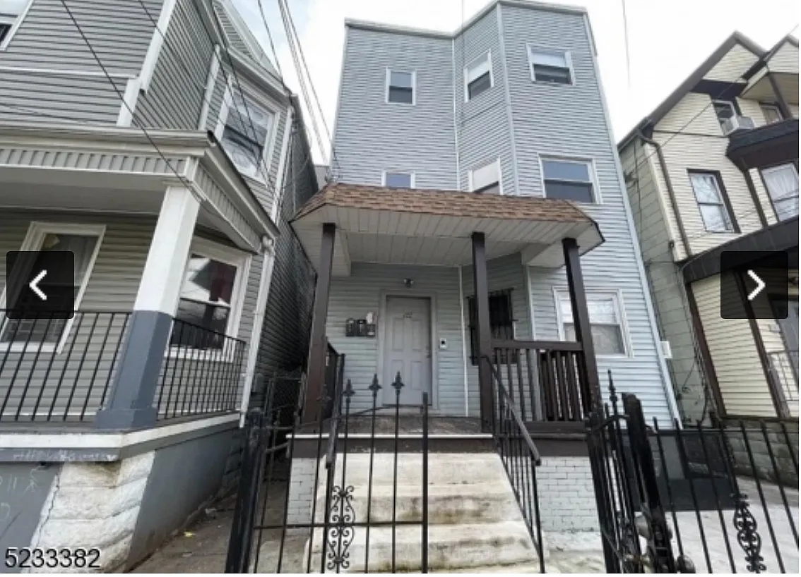 Building Photo - 122 Littleton Ave #3