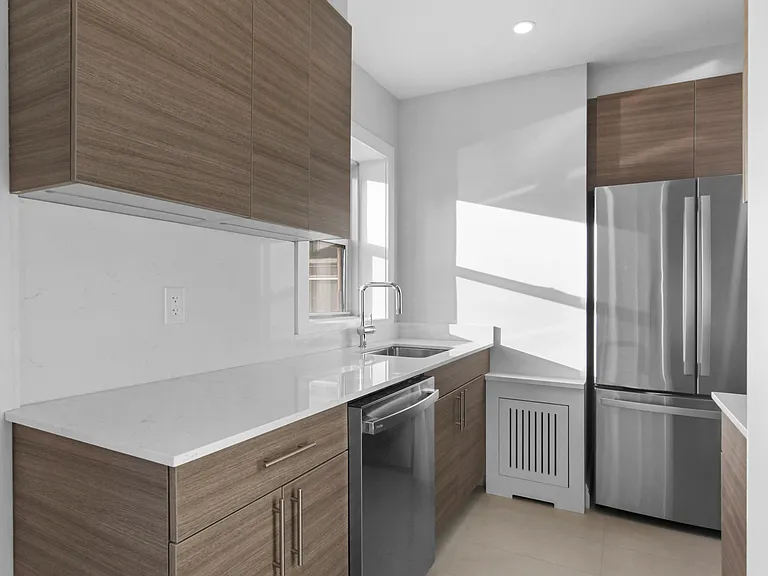 360 E 65th St #A — Photo 11
