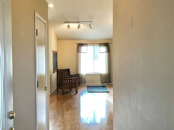 4th image of 1530 Milbanke Dr SE
