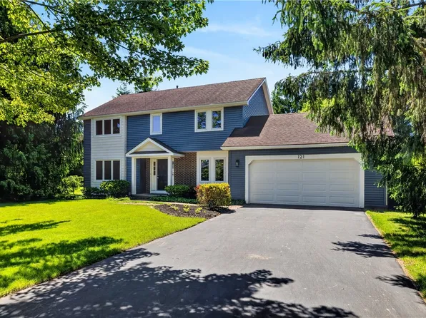 121 Caversham Woods, Pittsford, NY 14534