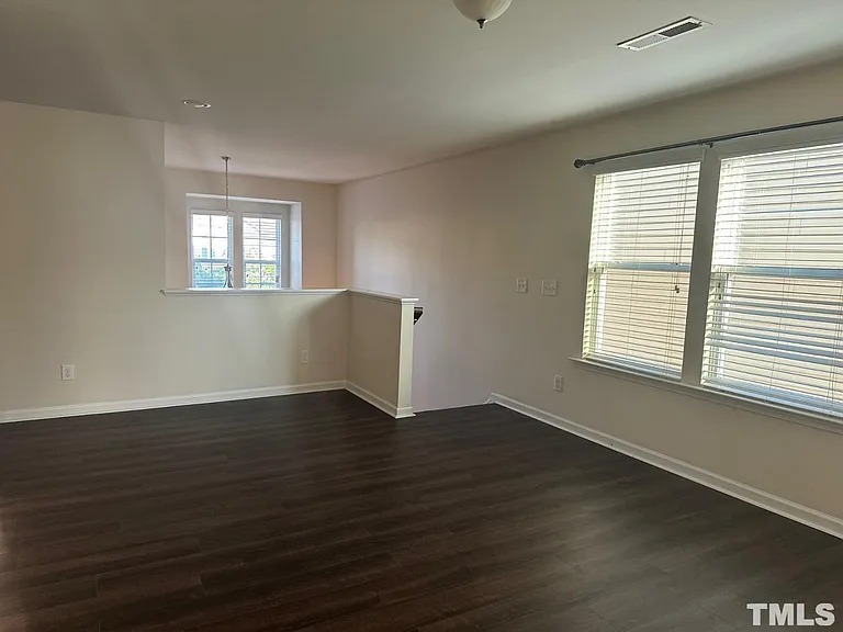 145 Begen St — Photo 26