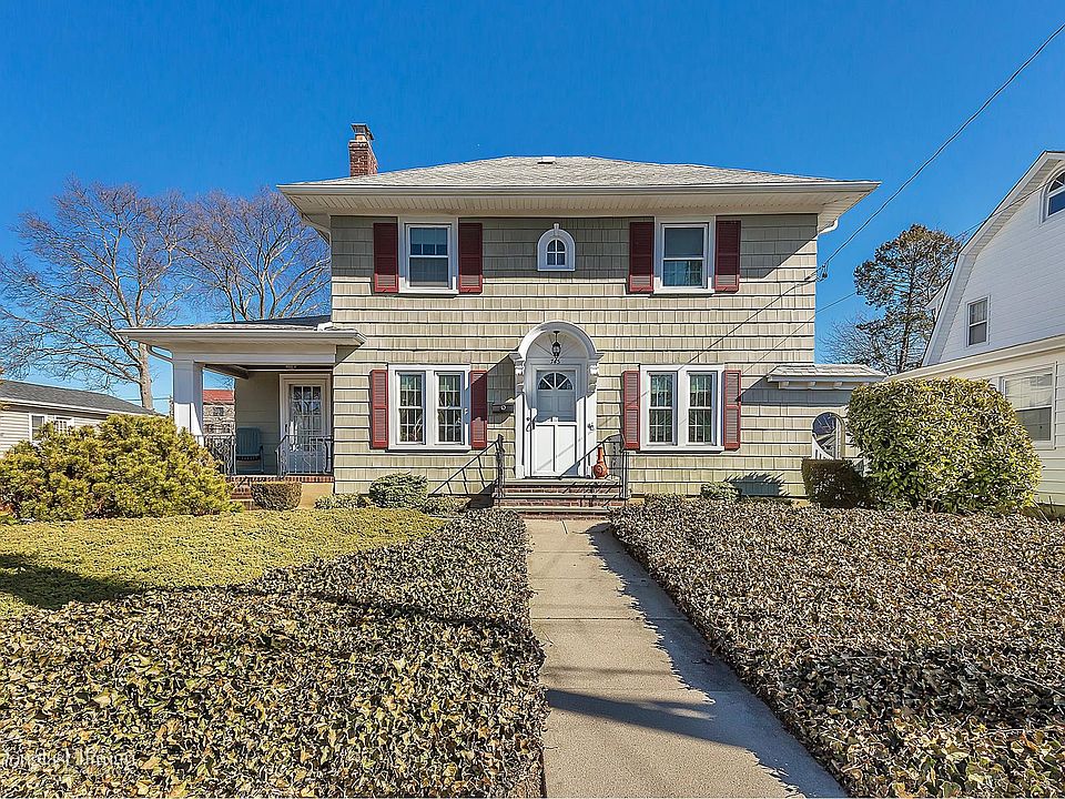 1st image of 743 Glover Pl