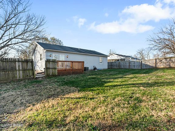 4th image of 405 Eastview Cir