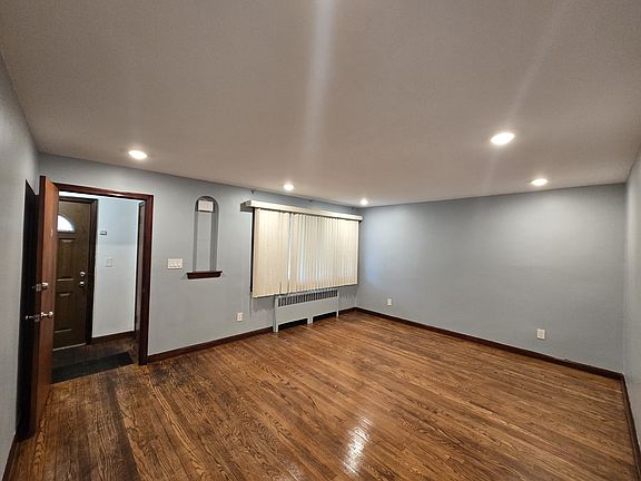 4th image of 505 Forest Ave Floor 1