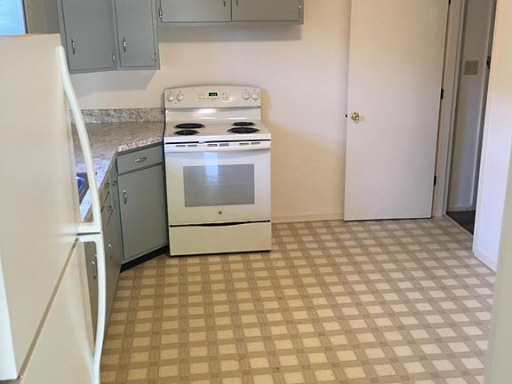 2nd image of 181 Sunset Dr