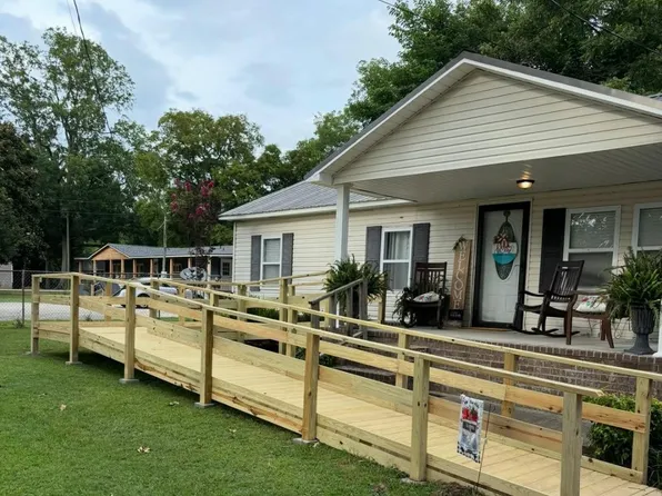 330 Meredith St, Town Creek, AL 35672