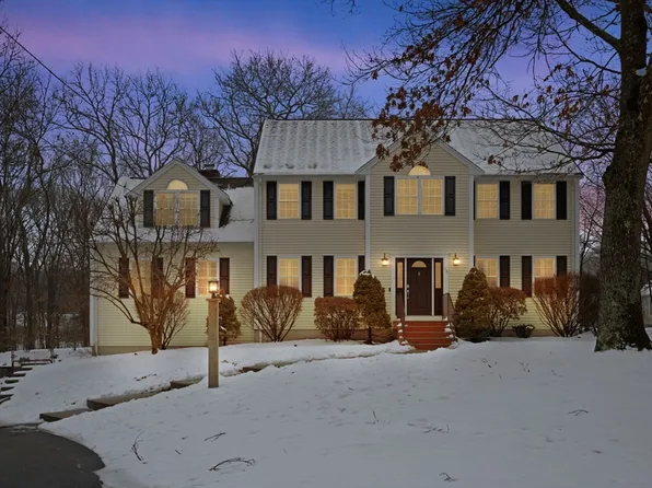 15 Shamrock Cir, Attleboro, MA 02703