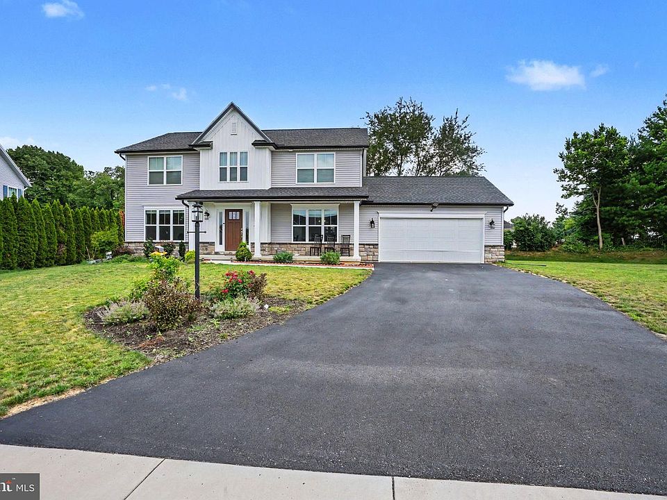 1st image of 23 Essex Dr