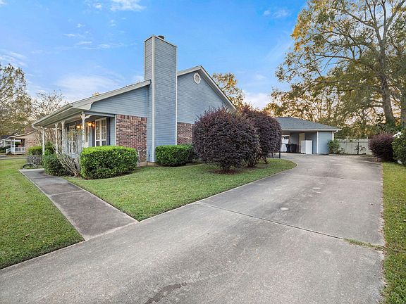 2nd image of 505 Stacey Ln